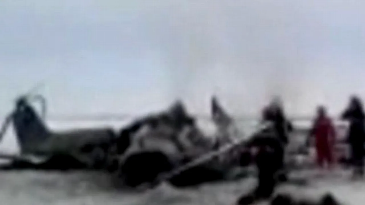 Un elicopter militar s-a prăbușit în județul Bacău. Doi oameni au murit. UPDATE