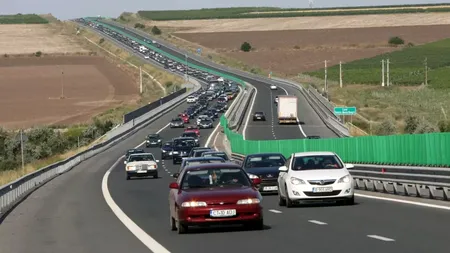 Coloană de mașini pe drumul spre mare. Autostrada A4 și DN 39 Agigea – Eforie, blocate de mii de TURIȘTI care vin pe litoral de Rusalii!
