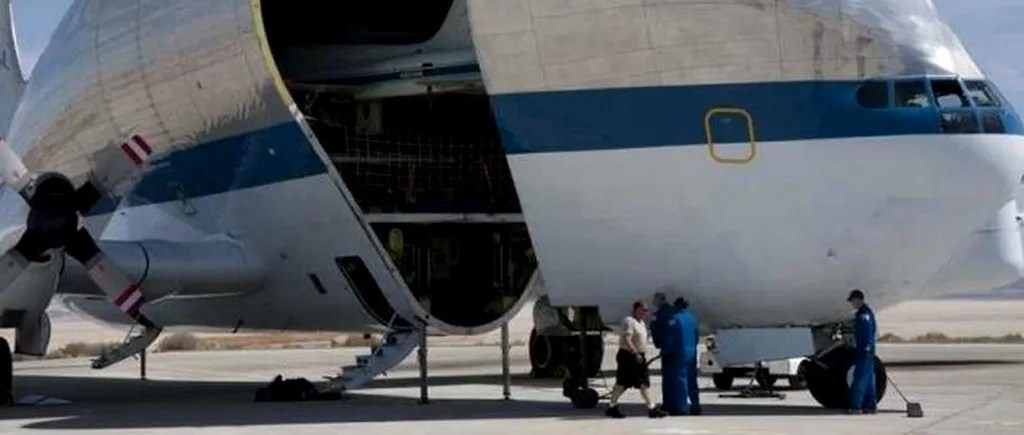 INEDIT. Avionul NASA care înghite alte avioane