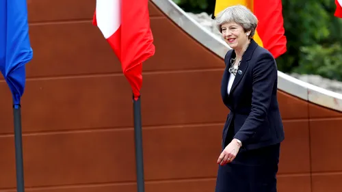 Ministrul britanic de Finanțe dă asigurări că May va rămâne premier și în 2018