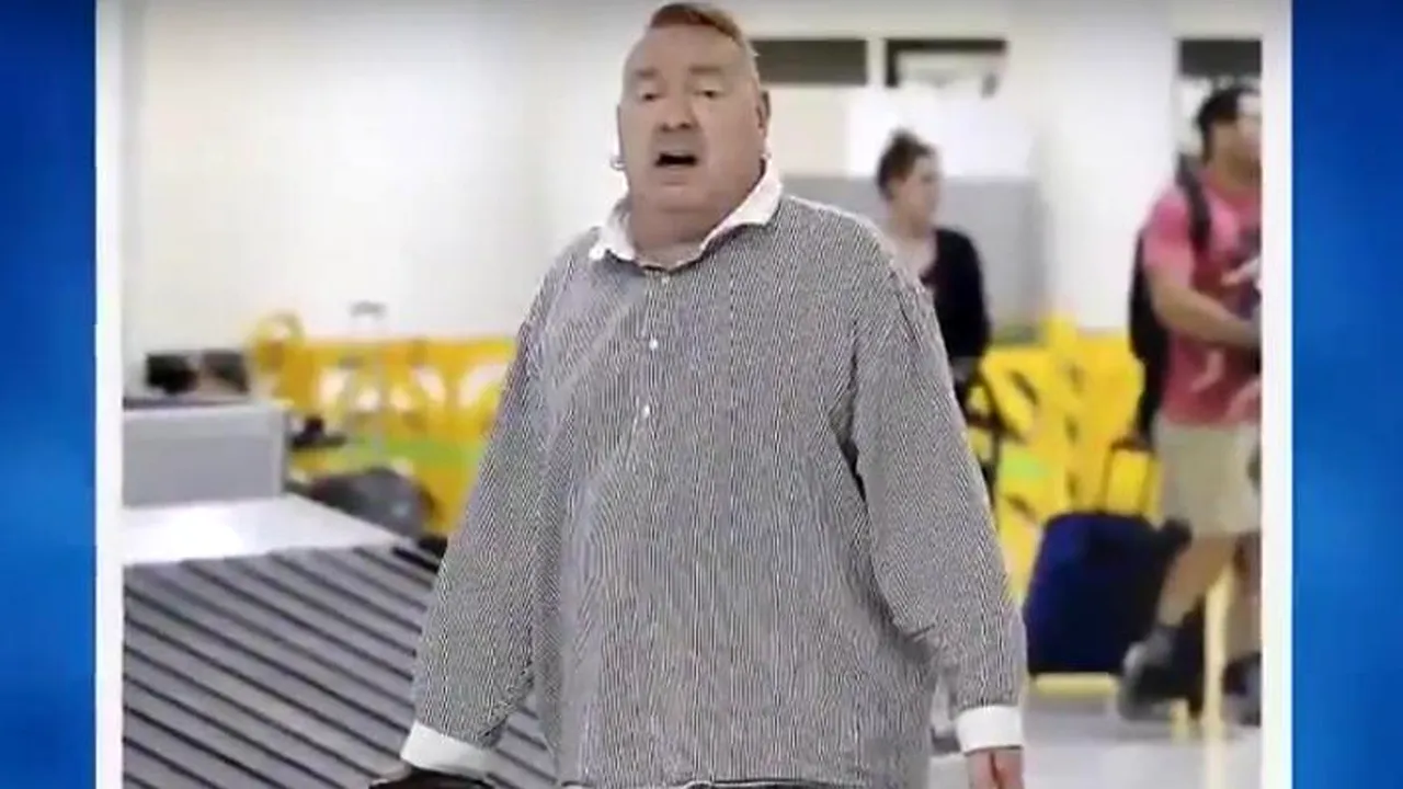 Unul dintre cei mai celebri rockeri, DE NERECUNOSCUT la 62 de ani. Cum l-au surprins paparazzi pe aeroport