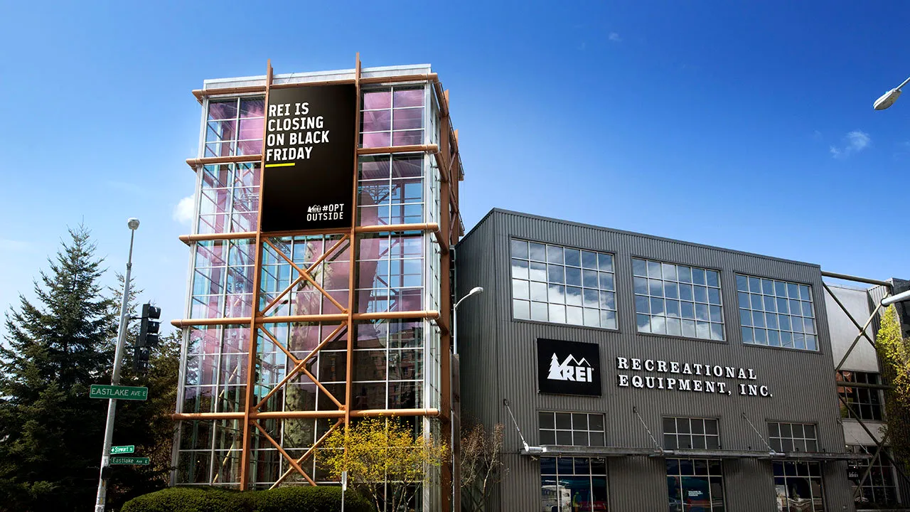 Un retailer declară război Black Friday