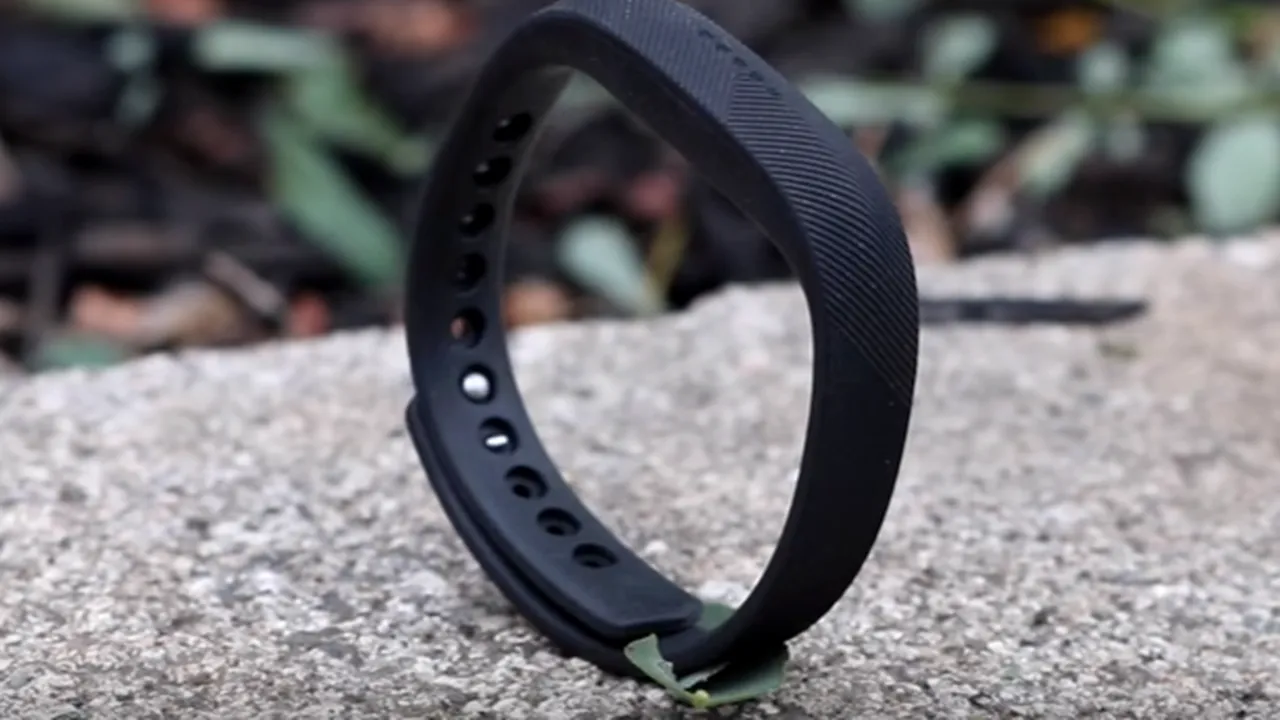 Cum a fost prins un CRIMINAL de 90 de ani cu ajutorul unei BRĂȚĂRI de fitness Fitbit