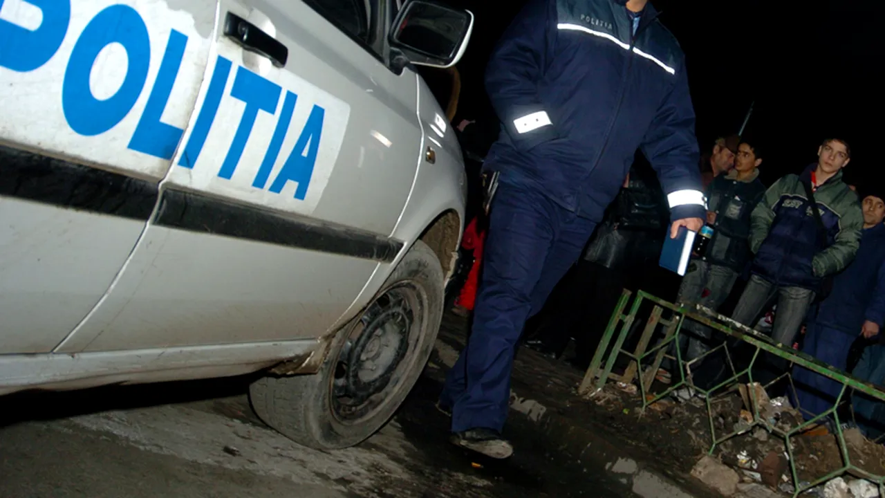 Polițist de la Brigada Rutieră, lovit de o mașină în timp ce verifica actele unui șofer