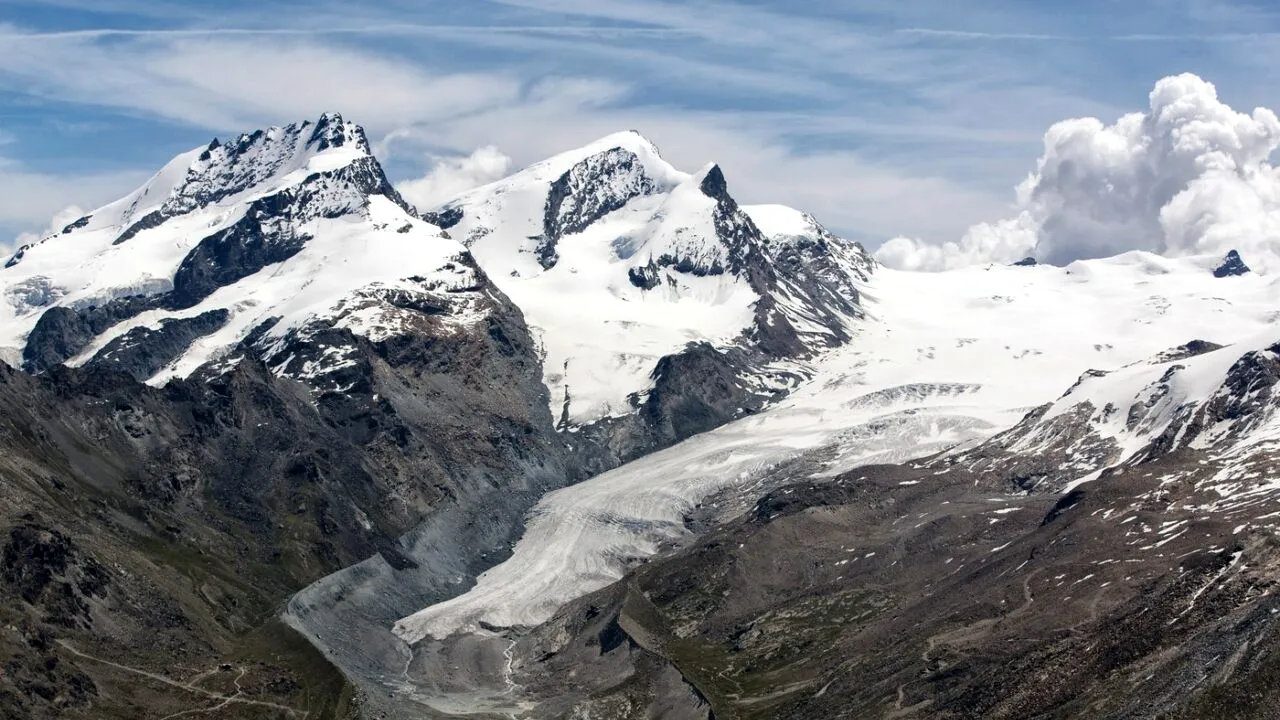 Tragedie în munții Elveției. Cinci schiori au fost găsiți morți în apropierea ghețarului Adlergletscher