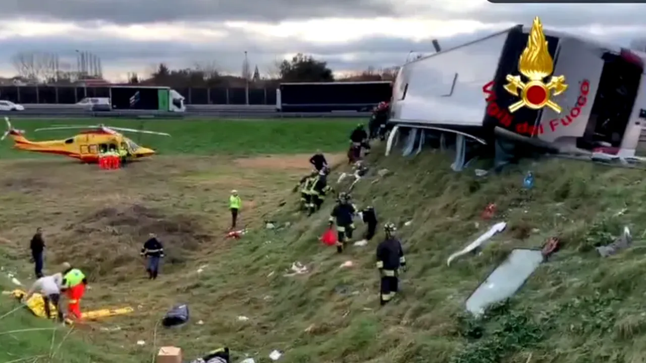 Mărturiile pasagerilor din autocarul plin cu români, răsturnat în Italia: ”Eu am căzut în prăpastie trecând prin geamurile sparte”