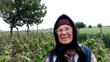 Scutul, americanii și Tanti Ioana. „Parcă am auzit că vine cineva în sat, dar zisei să termin via de legat