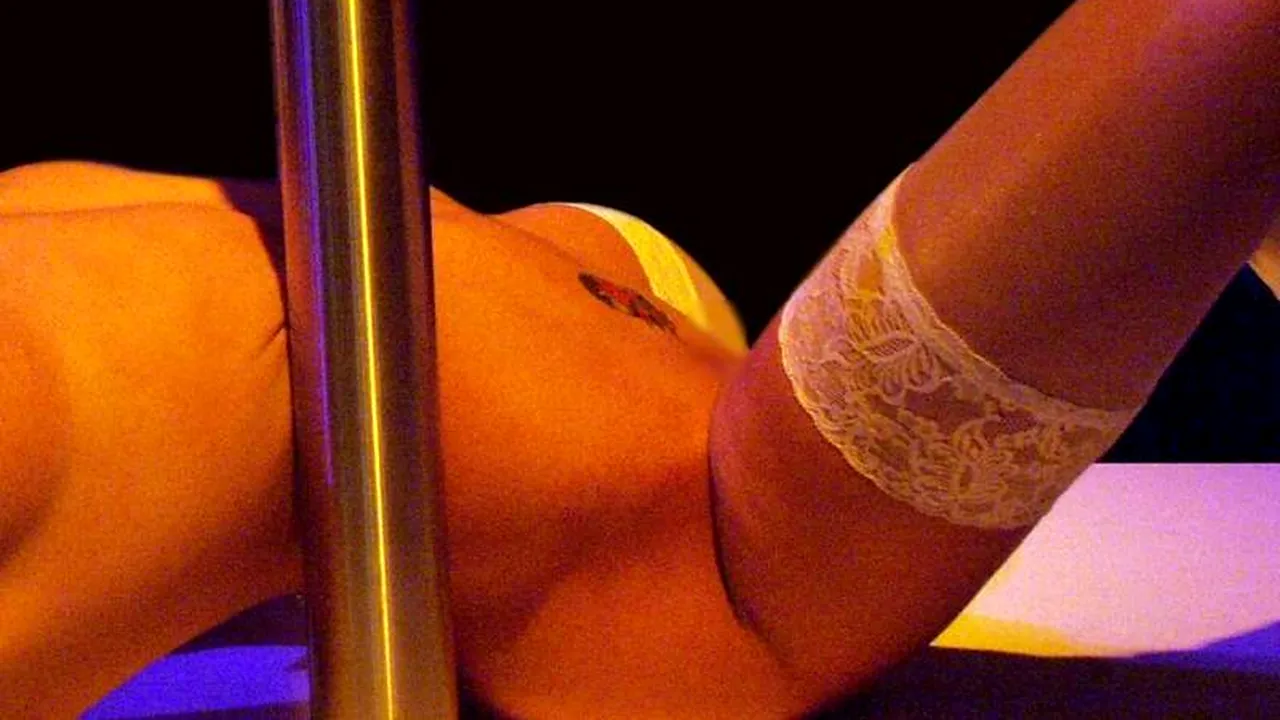 Au vrut să vadă un număr de striptease, dar au făcut greșeala vieții lor