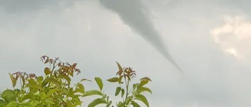 O tornadă de mici dimensiuni, fotografiată și filmată în județul Timiș - FOTO / VIDEO