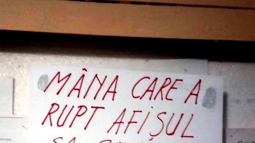 Mesajul BULVERSANT lipit la avizierul unui bloc din Ploiești: Mâna care a rupt afișul să...