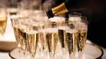 Schimbările climatice au ajuns în alcoolemia șampaniei. 2026 este primul an în care celebra băutură are mai multe grade. Care este explicația 