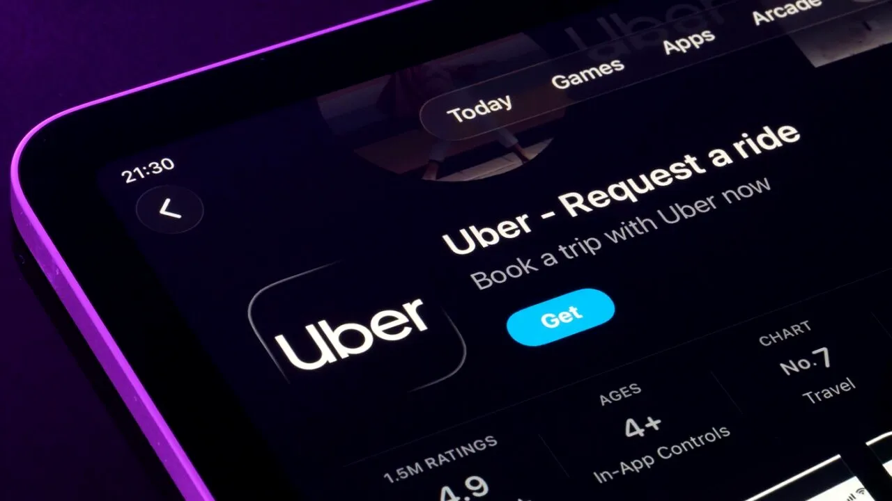 Se intensifică concurența. Uber revine pe piața livrărilor de mâncare din România