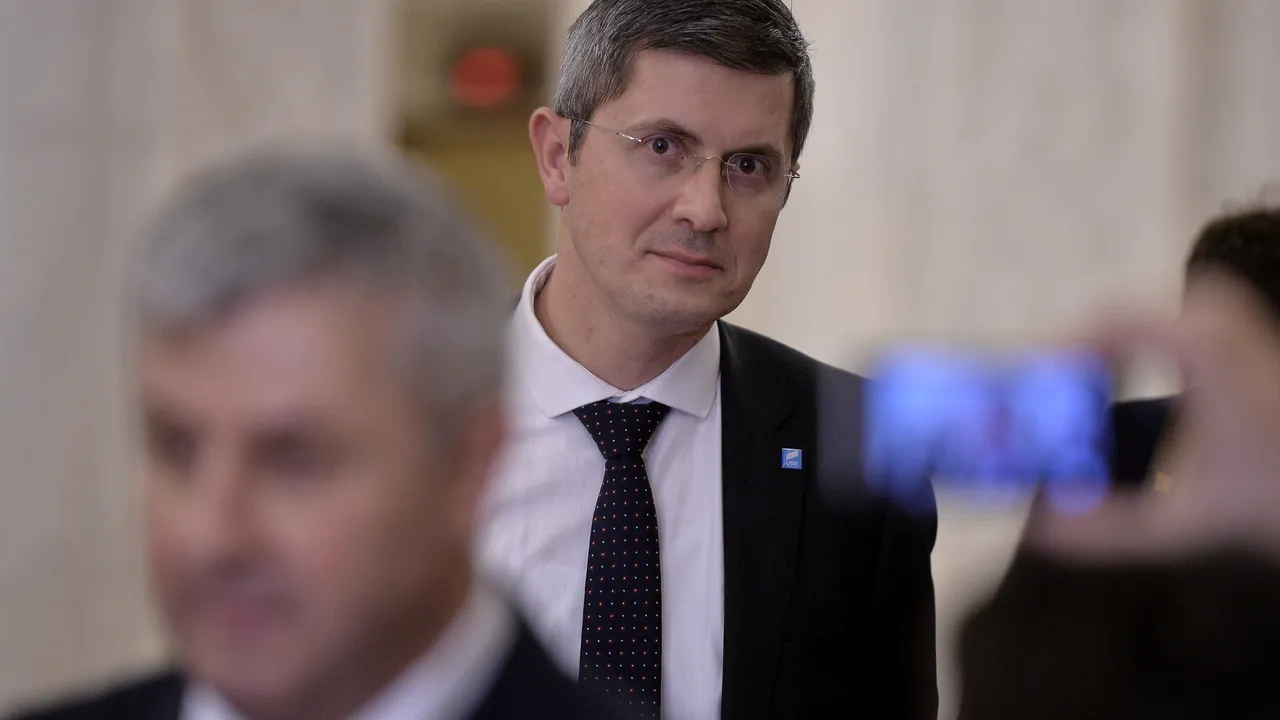 Barna, despre proiectul privind abuzul în serviciu: Unica preocupare e rezolvarea unor probleme personale ale oamenilor din camarila PSD, începând cu Dragnea