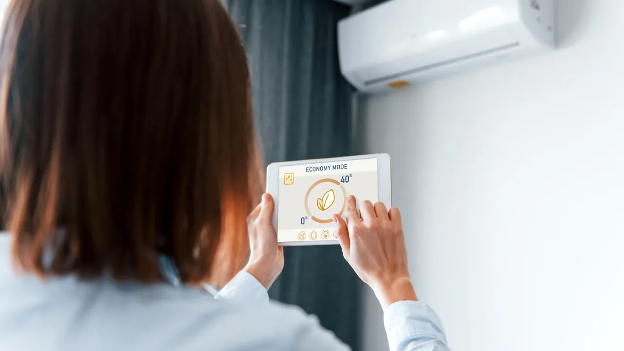 La ce temperatură trebuie să îți setezi aerul condiționat pe timp de caniculă, fără a plăti mult la factura de energie electrică