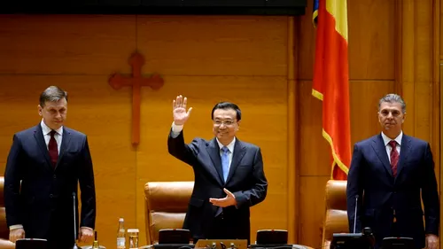 Premierul Chinei în Parlament: „Mă simt ca acasă. Trăirile lui Li în Casa Poporului, aplaudat de „prieteni dragi. VIDEO