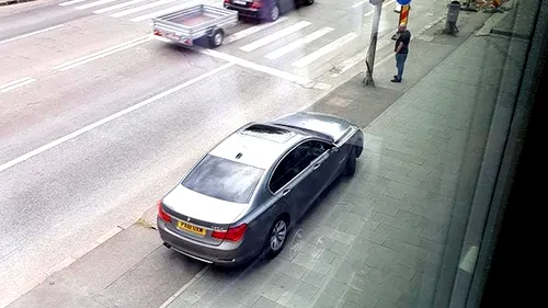 Cum și-a parcat BMW-ul acest șofer în Cluj-Napoca: „Am venit dă pă Anglea în vacanță în România și îmi place să parchez unde vrea mușchii mei