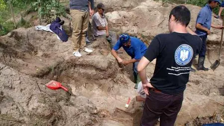 Arheologii deshumează rămășițele unor foști deținuți politici morți în colonia penitenciară de la Periprava