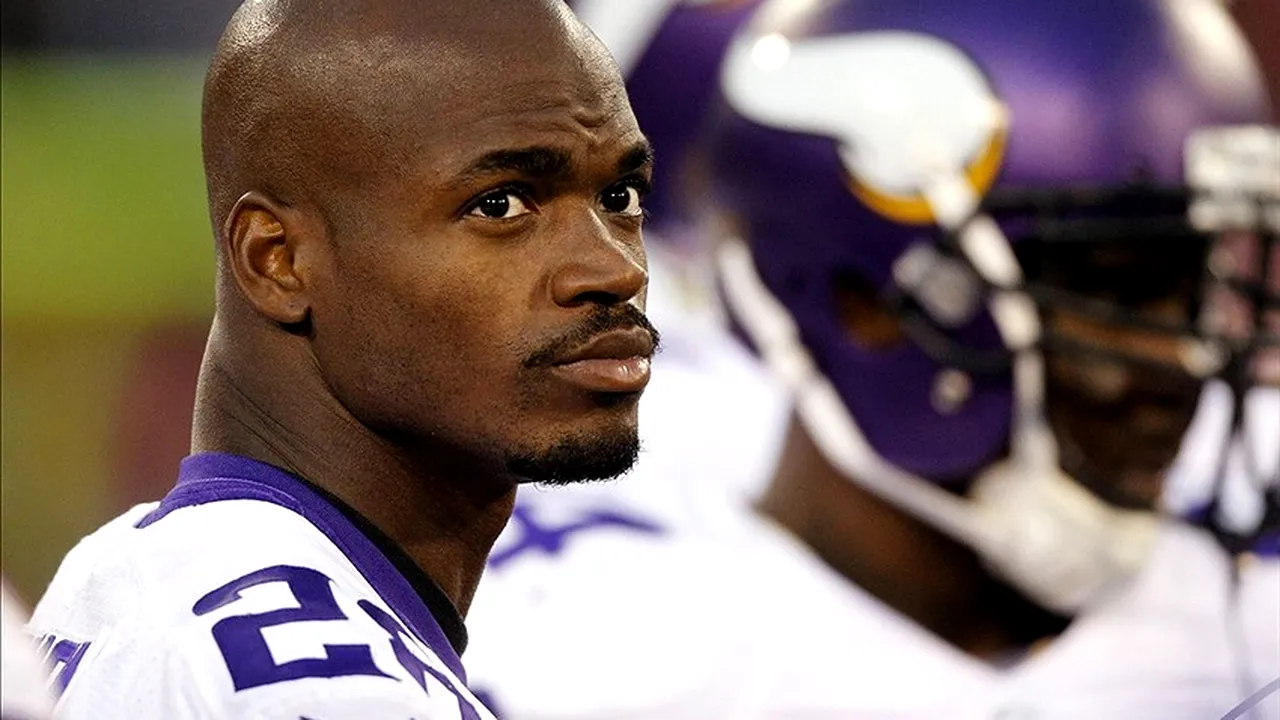 Un jucător al echipei de fotbal american Minnesota, suspendat până în aprilie 2015 deoarece și-a bătut copilul