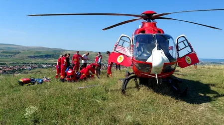 Mai multe echipaje medicale au intervenit pentru salvarea unui parașutist rănit, în Cluj. A fost solicitat elicopterul SMURD