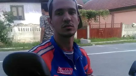 ROMÂNIA LUI 2020. Tânăr cu dizabilități, atacat frecvent de câinii străzii. Reacția primarului, fără cuvinte: „Nu mai circula pe drum!”