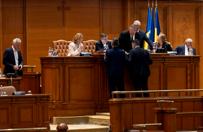 Ședință în Parlament pentru eliminarea pensiilor senatorilor și deputaților / Sursa foto: Alexandra Pandrea (GÂNDUL)