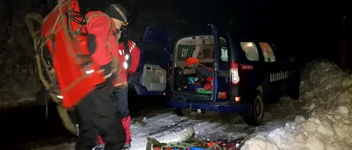 Trei turiști surprinși de AVALANȘĂ în Munții Călimani, în timp ce mergeau cu snowmobilele. Unul dintre ei A MURIT