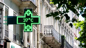 Meteorologii EaseWeather anunță prima zi de caniculă în România. Pe ce dată vin căldurile extreme în București