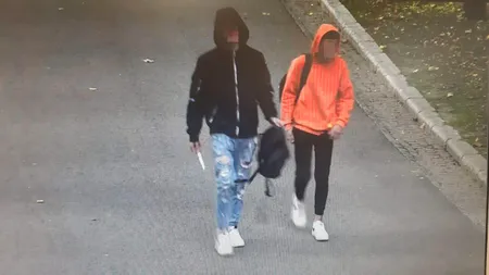 VIDEO | Elev din Craiova, filmat în timp ce flutura un cuțit de 23 de centimetri în parc. Ce a pățit adolescentul