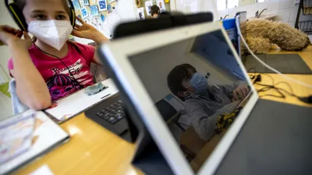 Suedia recomandă INTERZICEREA accesului la ecrane copiilor sub 2 ani, pentru că mulți dintre ei suferă de insomnie, depresie și anxietate