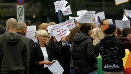 Protest spontan al angajaţilor din Aparatul de lucru al Executivului. MITINGUL are loc chiar în timpul ședinței de Guvern