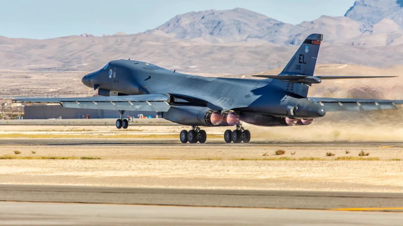 SUA au retras toate cele 12 bombardiere B-1 de la RAF Fairford, după un presupus complot terorist. Londra spune că există „indicii puternice” privind implicarea Iranului