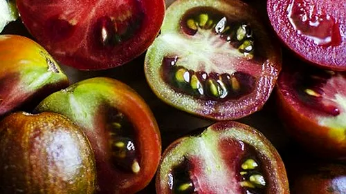 Roșia, legumele interzise în Europa timp de 200 de ani. De ce erau supranumite „mere otrăvite