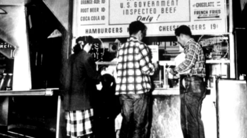 GALERIE FOTO din anii '40. Cum arătau primele restaurante McDonald's