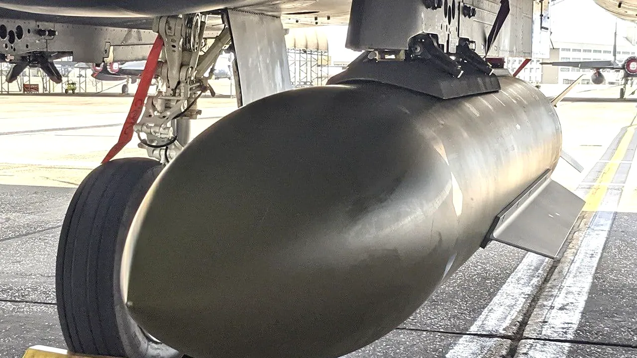 Statele Unite au lovit un depozit subteran de rachete din Iran cu bombe de peste două tone. Ce putere au noile GBU-72