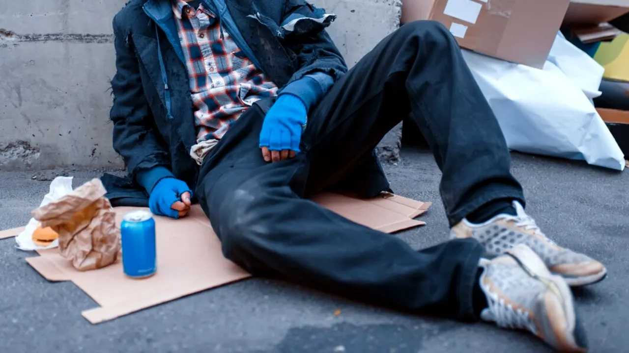 Locatarii unui bloc din Olanda au sesizat autoritățile în privința unor CERȘETORI români care se adăpostesc în apartamentele de lux nefinisate