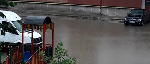 VIDEO de coșmar cu ploaie torențială care a inundat în câteva minute orașul Reșița