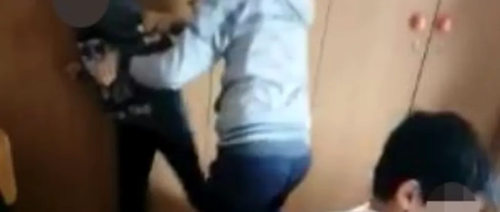 Un nou caz de bullying în școala românească: Un elev de clasa a V-a a fost umilit și agresat de colegii lui - VIDEO