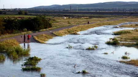 INHGA: Cod galben pe mai multe râuri în 10 județe din vest