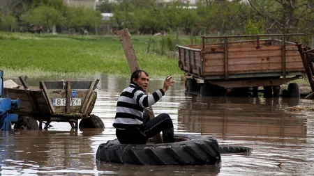 Sătenii din Beiu i-au reclamat lui Ponta că nu au fost anunțați de viitură. Reacția lui Ponta, la adresa un director de la Ape: Ia, că îl verific acum!