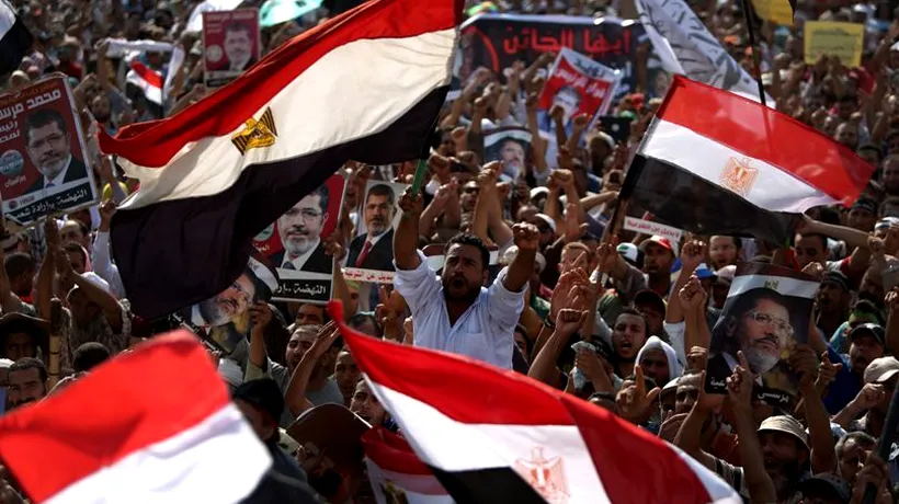 Susținătorii lui Morsi continuă mobilizarea, după amenințarea Guvernului de a opri manifestațiile