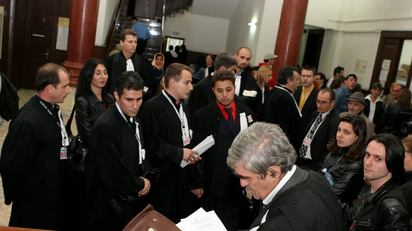 Lege în favoarea notarilor condamnați, adoptată cu o vitează-record de parlamentari