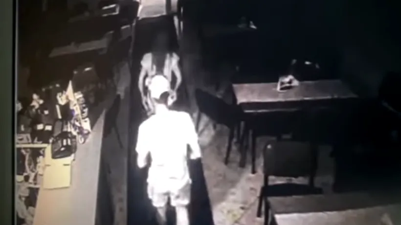 Apar noi detalii despre cazul din Piatra Neamț, unde o minoră a ucis un bărbat. Când a sunat fata, de fapt, la 112 / Cei doi au fost filmați la un restaurant, înainte de crimă (VIDEO)