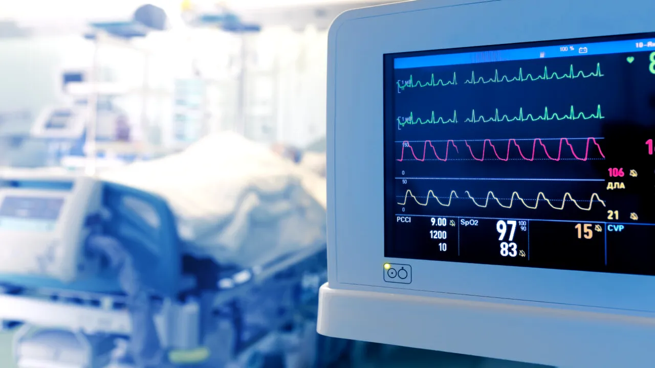 Acuzații extrem de GRAVE la Sibiu. O fostă asistentă spune că 13 bolnavi cu COVID au murit sufocați în timp ce erau legați de pat