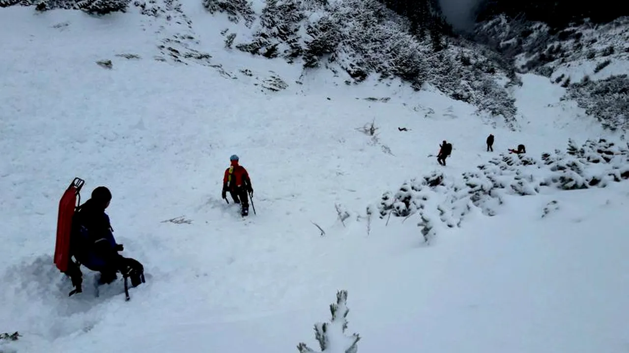 Căutările tânărului dispărut în urma avalanșei din Bucegi au fost reluate