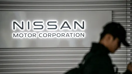 Tesla, invitată de japonezi să INVESTEASCĂ în Nissan
