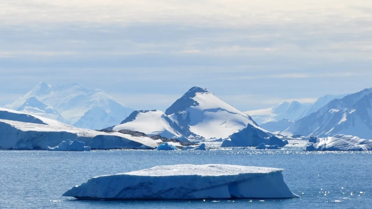 Încălzirea globală a topit ultima regiune stabilă din calota glaciară a Groenlandei. Cu cât a crescut nivelul mărilor