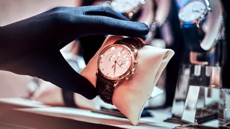 Un turist a fost ATACAT în centrul Barcelonei, pentru un ceas contrafăcut. Cât valora, de fapt, obiectul