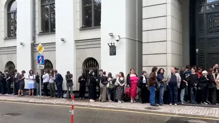 Poliția din Moscova a reținut zeci de susținători ai unui partid de opoziție exclus din alegeri. Ce i-a mobilizat pe cetățeni în fața Curții Supreme a Rusiei