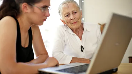 Românii au internet de mare viteză, dar aproape jumătate nu au pus niciodată mâna pe un calculator