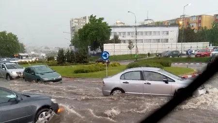 GALERIE FOTO de la potopul din Pitești: Mai multe instituții, între care Curtea de Apel, inundate
